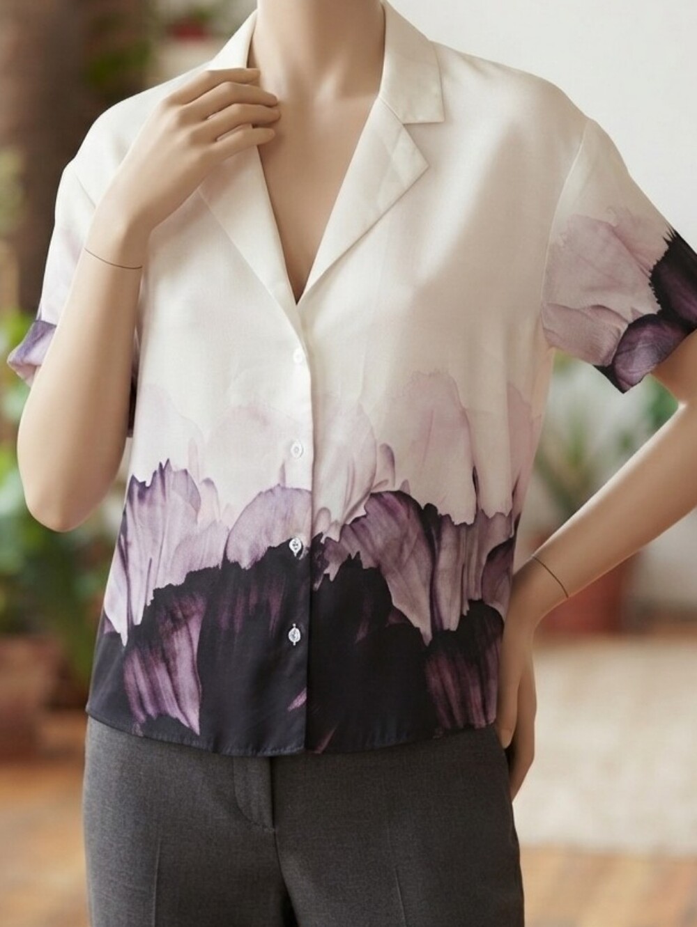 NEVER WORN Express Cream Short-Sleeve Button-Front Blouse Purple Watercolor Sz M